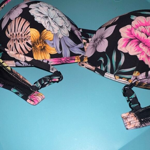 Cute floral bikini top missing clasp size L - Picture 3 of 4